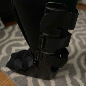Black orthopedic boot,like new,just used couple times